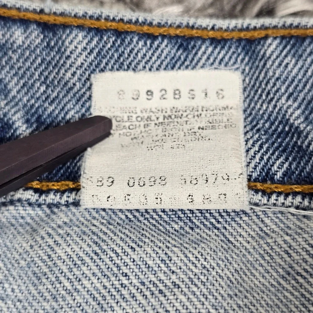 Levis 505 Regular Fit Straight Leg Jeans Mens 42x32 Light Wash Blue Vintage 90s